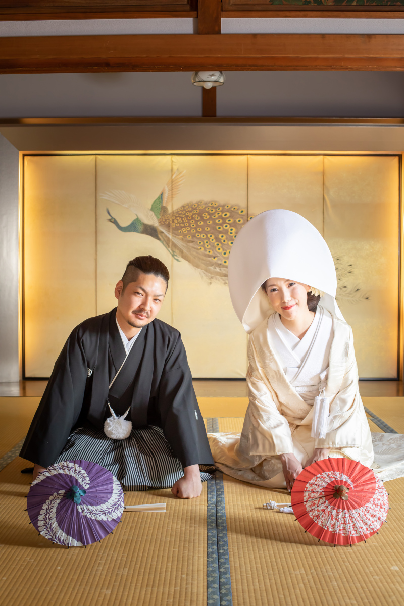 お二人笑顔での正座ショット