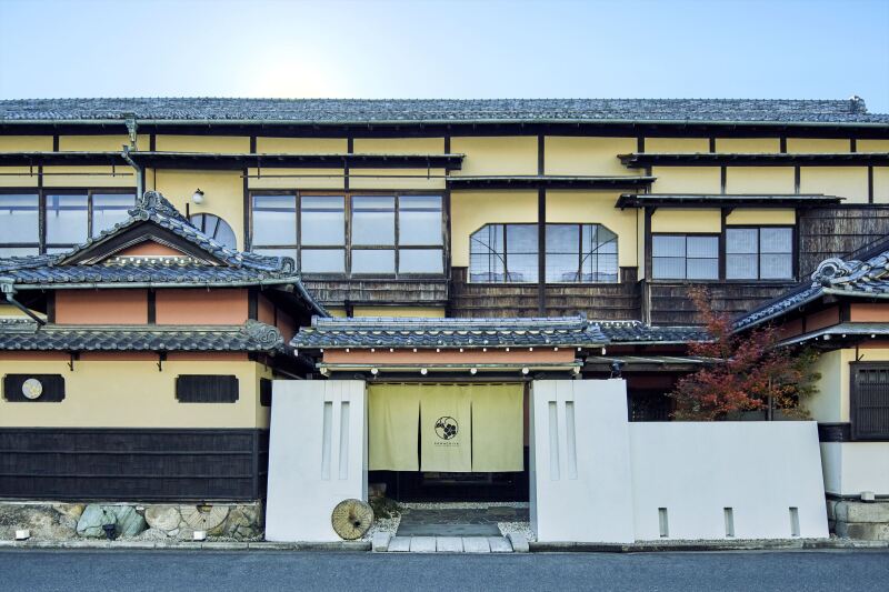 創業100余年を超える歴史ある門構え