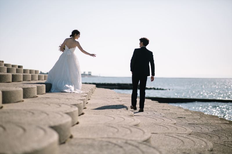 海辺の散歩シーンなど多彩撮影