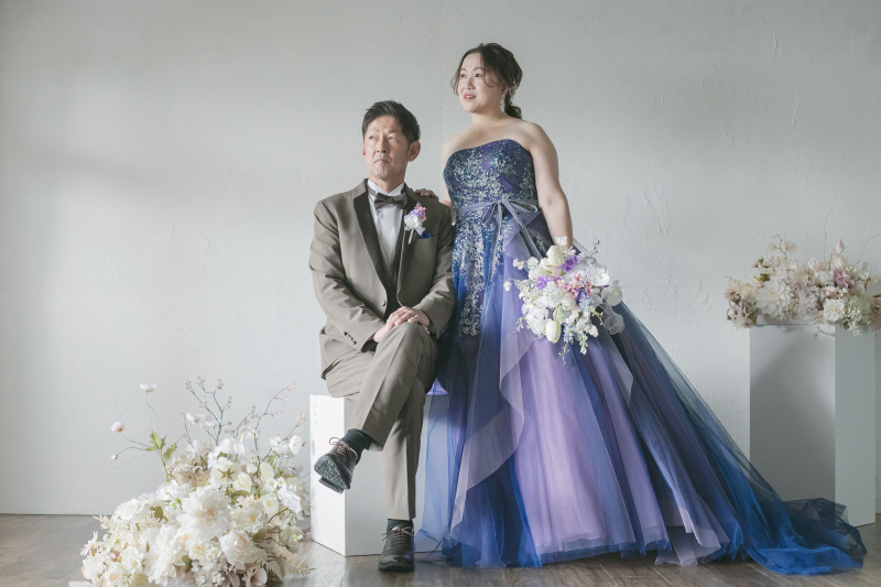 まずはカラードレスから