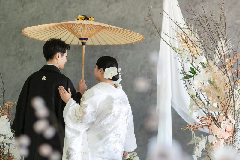 スタジオで和装と洋装