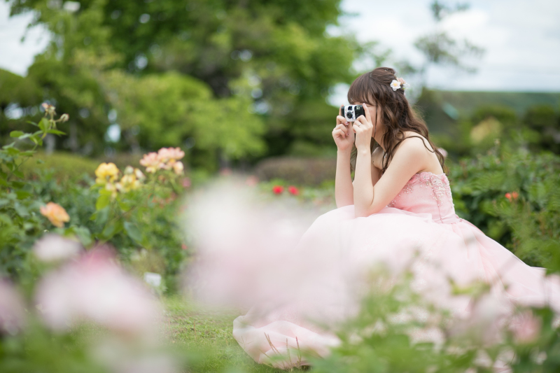 一面の花に囲まれて