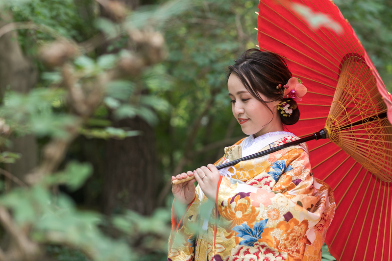 木々に囲まれて