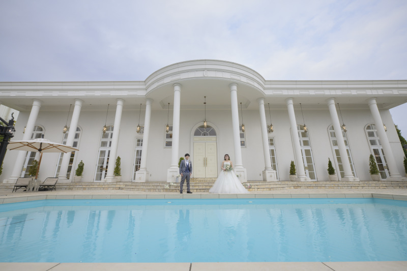 プールサイドで