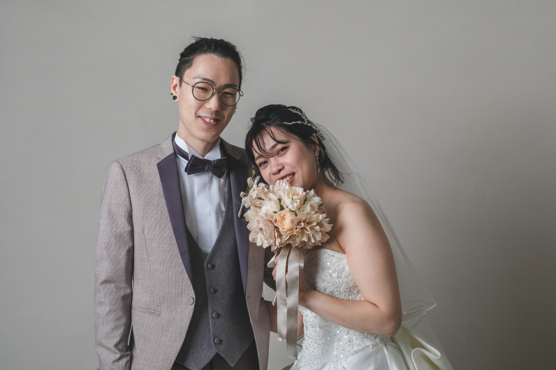 グレーの背景で