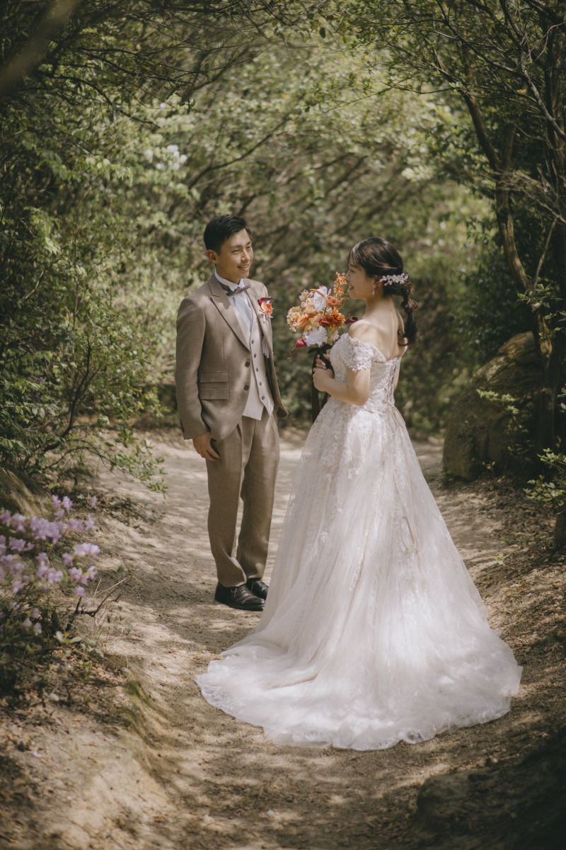 木々に囲まれて