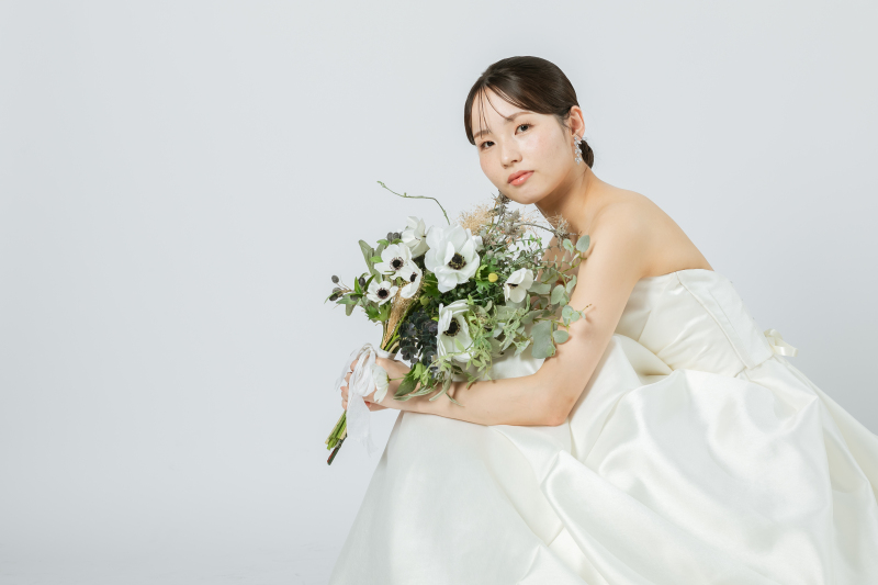 【新春❁お年玉プラン｜美肌・痩身加工が半額に！】スタジオ洋装1点｜約100カット｜通常99,000円&rarr;82,500円