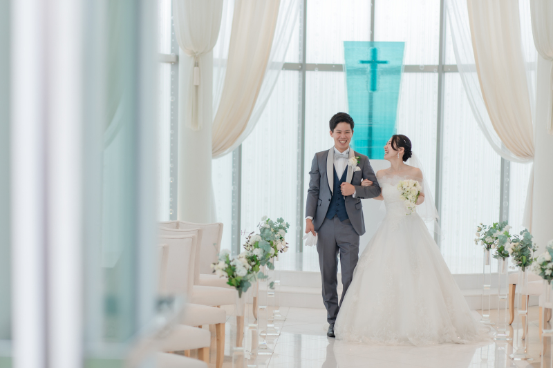 【本物のチャペルで撮影できる|挙式風フォトプラン】家族と一緒にチャペルでドレス2点撮影