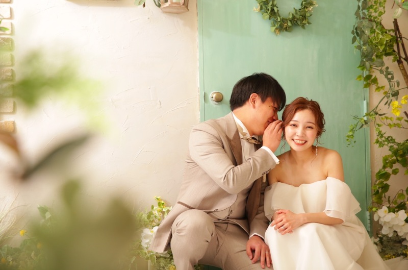 いつものふたりらしい自然体な表情.*