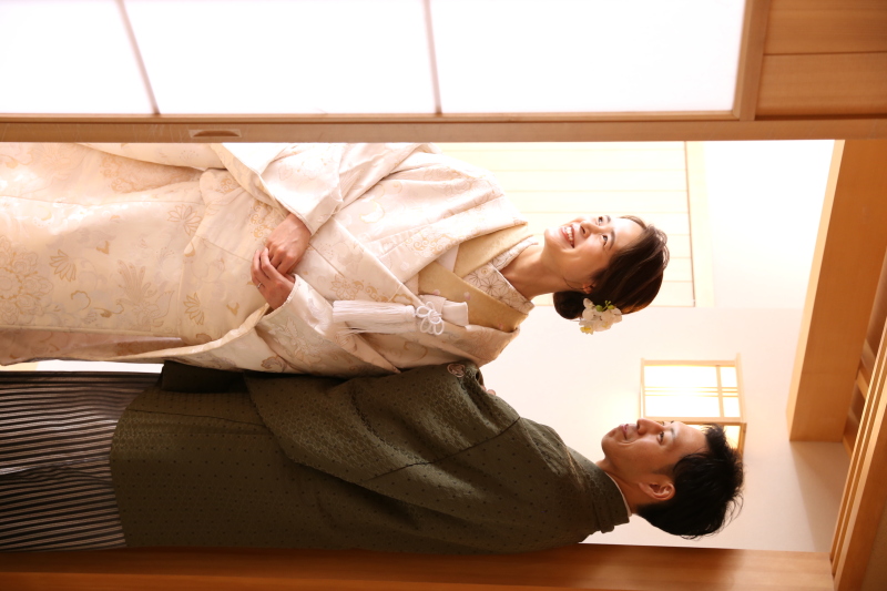襖越しのショットも和装ならでは。