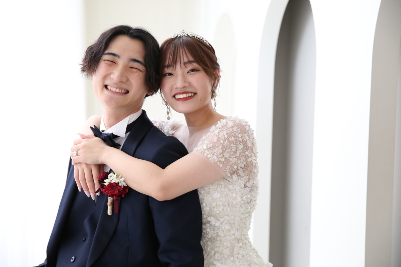 まずはウェディングドレスから
