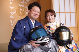 お持ち込みアイテムで素敵なスタジオ撮影されたお二人