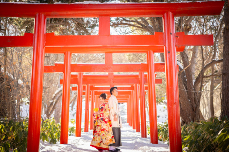 和装で叶えるロケーションウェディング「伏見稲荷神社」をご紹介.*