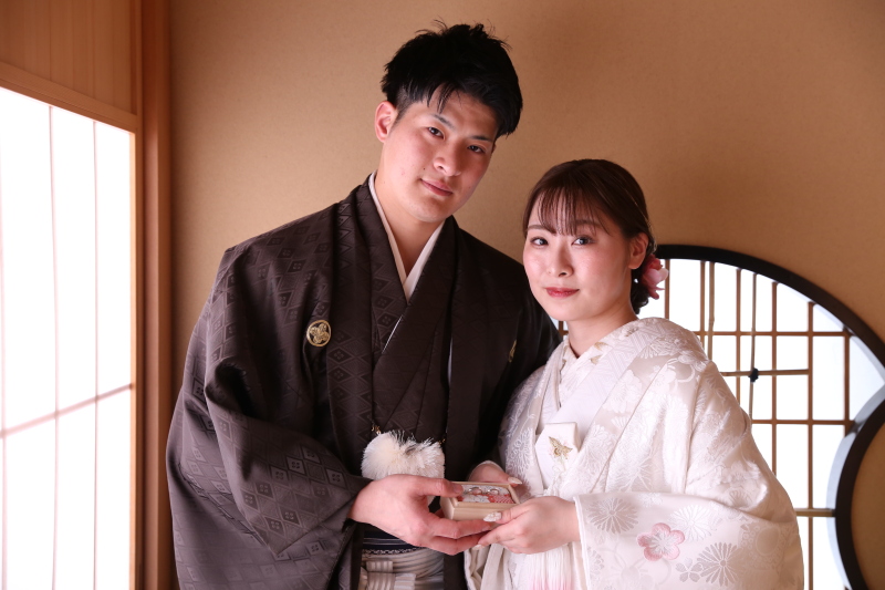 指輪と一緒に撮影