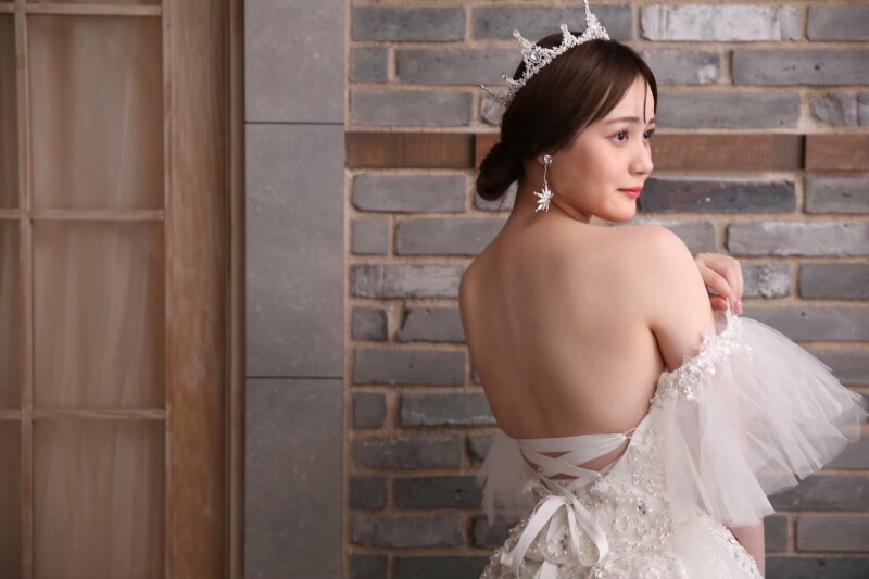 後ろ姿にもこだわれるAラインドレス