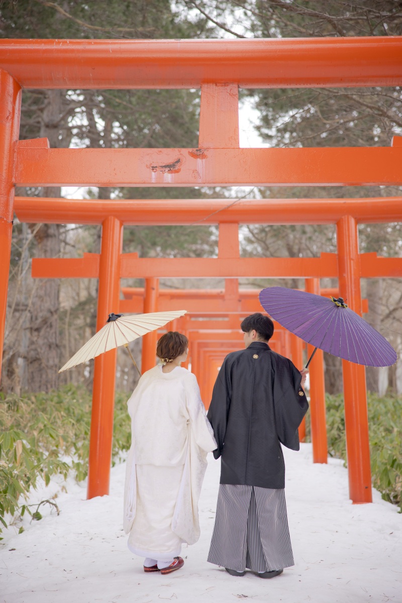 札幌近郊〈伏見稲荷神社〉★ 近距離ロケーションプラン②【即日契約で5%OFF!白と鳥居の朱色が美しい冬ロケ♡】