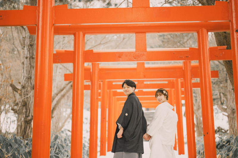 札幌近郊〈伏見稲荷神社〉★ 近距離ロケーションプラン②【即日契約で5%OFF!白と鳥居の朱色が美しい冬ロケ♡】