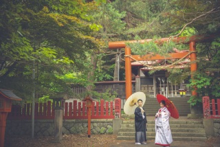 札幌近郊〈伏見稲荷神社〉★ 近距離ロケーションプラン②【即日契約で50%OFF！白と鳥居の朱色が美しい冬ロケ♡】