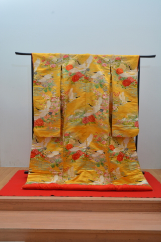 色打掛11 黄色鶴に流水花