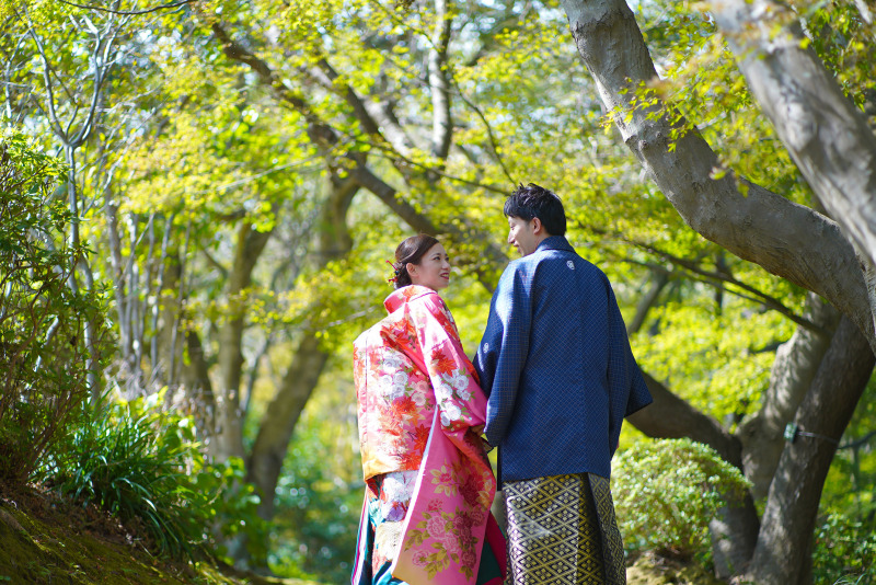 秋が近ずいた新緑の中　和装で散歩