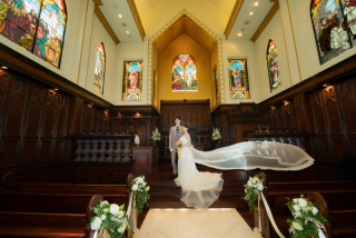 重厚なチャペルでセレモニー風フォトウエディング！