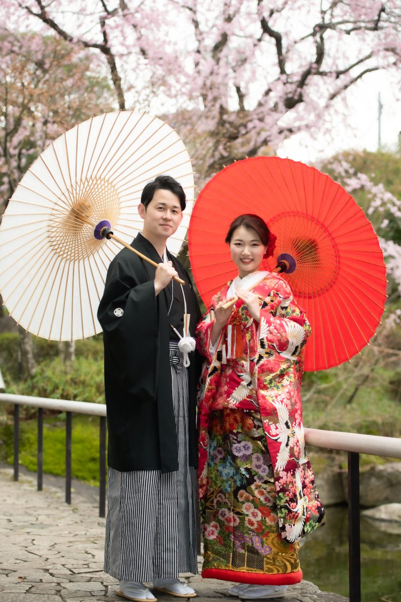 枝垂れ桜をバックに!