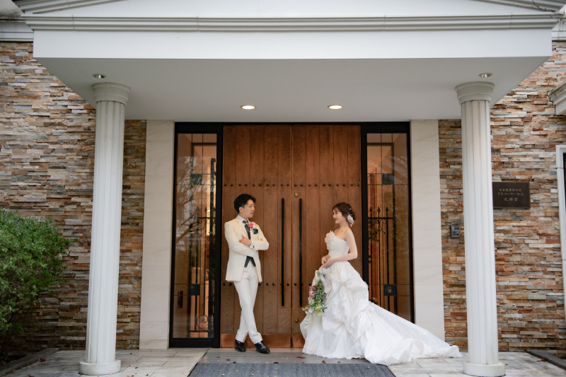 チャペルの扉の前で♪