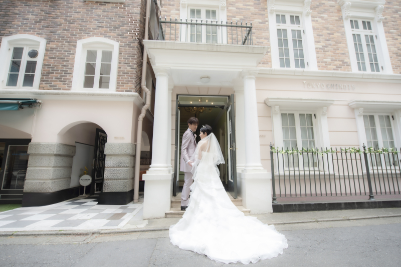 外観をバックに♪