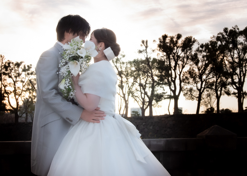 お顔隠しポーズ