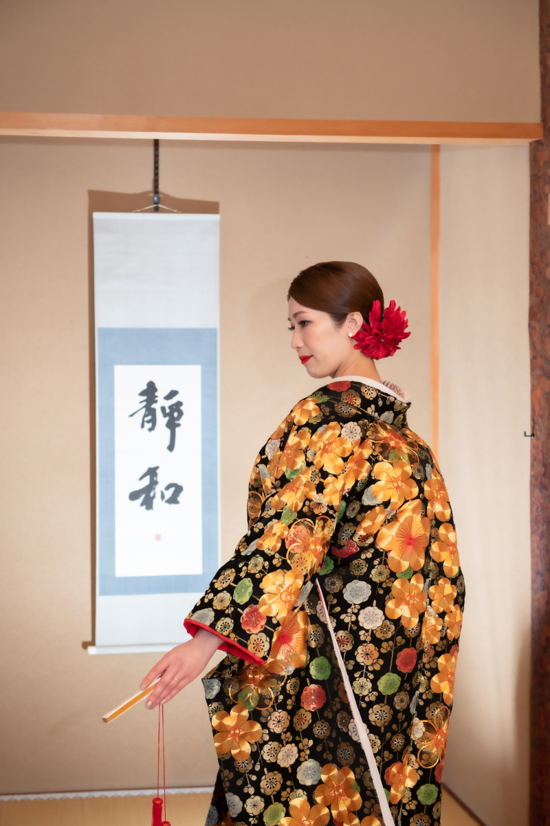 打掛姿(後ろ斜め)