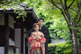 新緑の庭園でウエディングフォト♪