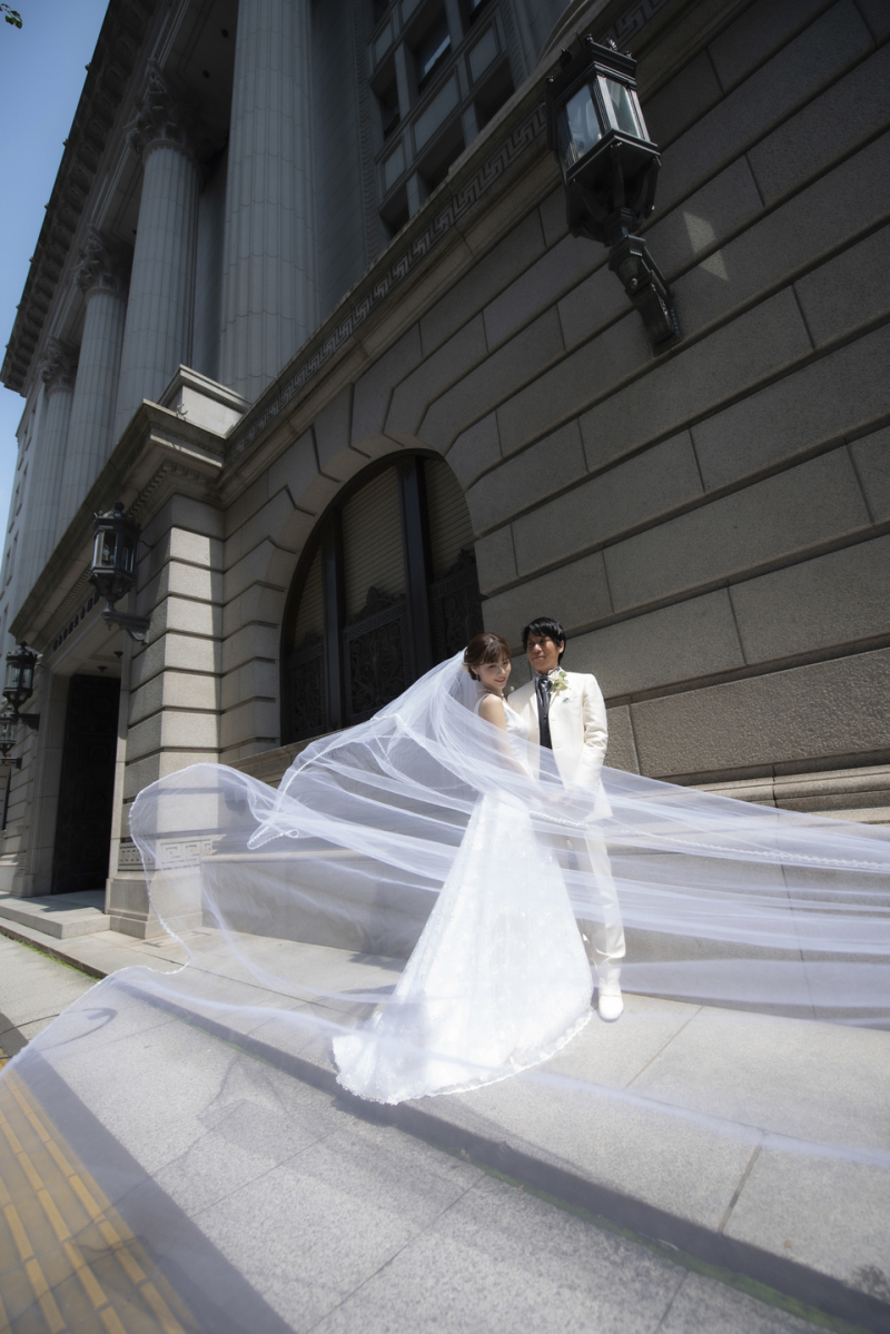 ロングベールをなびかせて