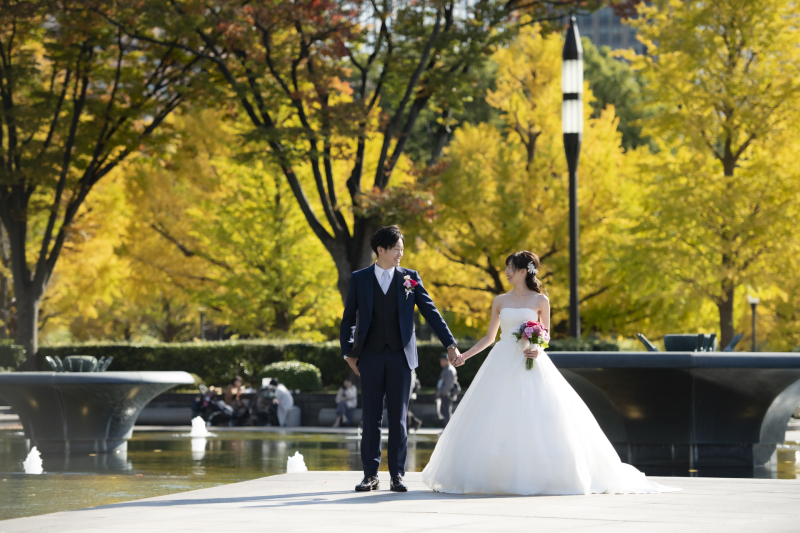 美しい銀杏の木に囲まれて