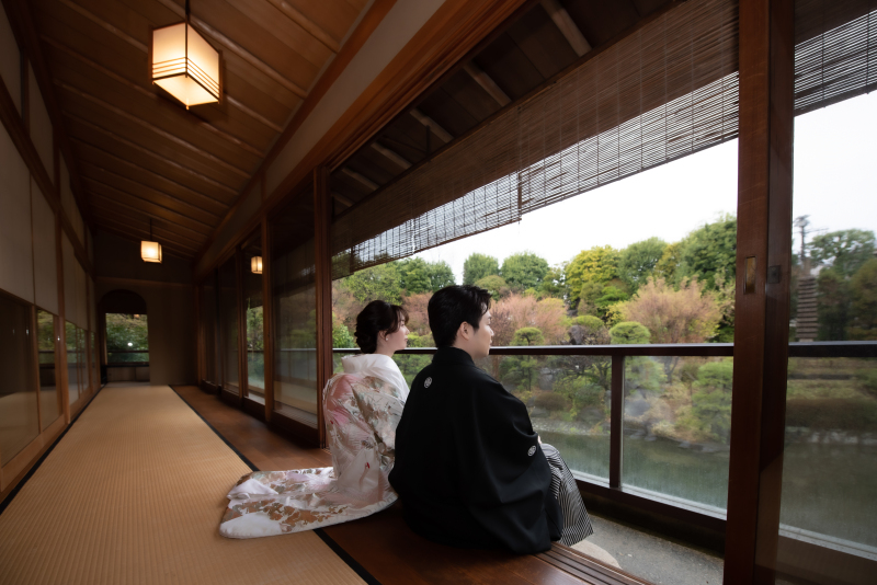 和室の縁側から…