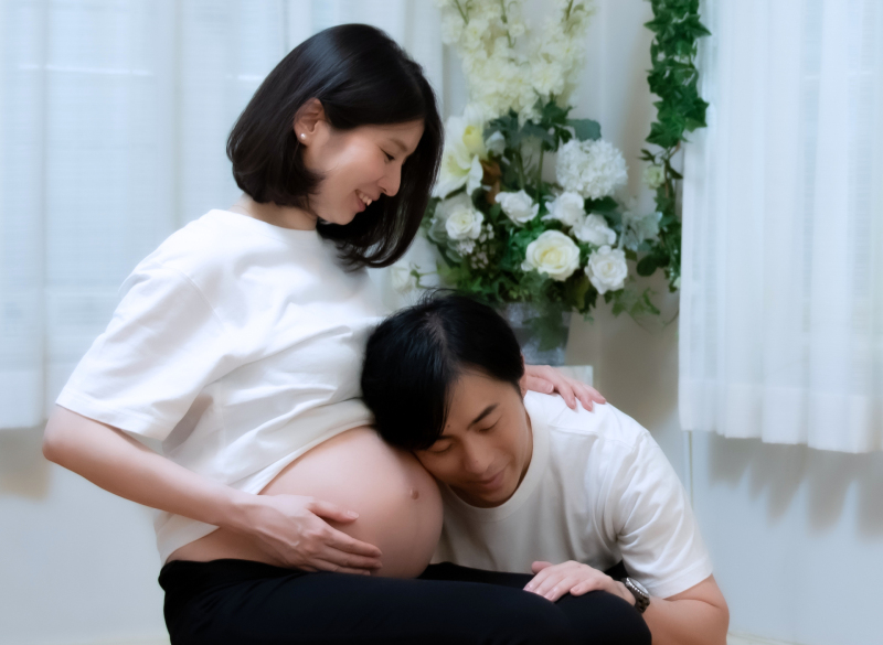 胎動を感じる幸せな瞬間