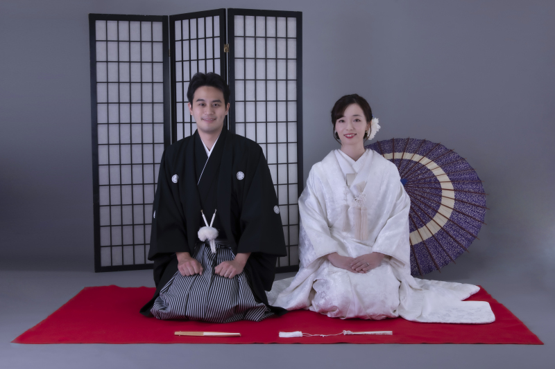 定番の正座ポーズは欠かせません！