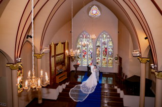 家族も参加♪本格チャペルでフォトウエディング♪