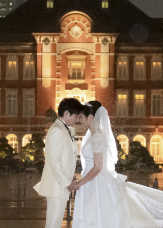 小雨降る東京駅の夜景フォト！