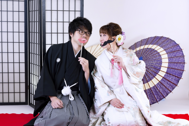 ユーモアたっぷりのポーズで