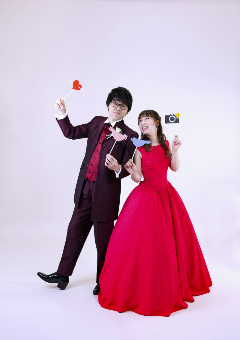 ビビットなカラーと小物でオシャレに演出