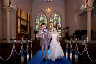 家族に見守られて『写真だけの結婚式』