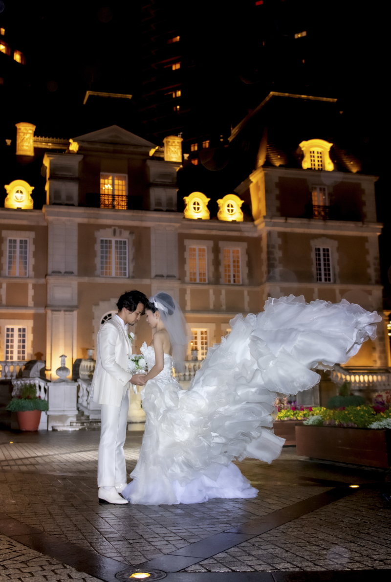 ドレスがなびいてロマンチックな1枚に♪