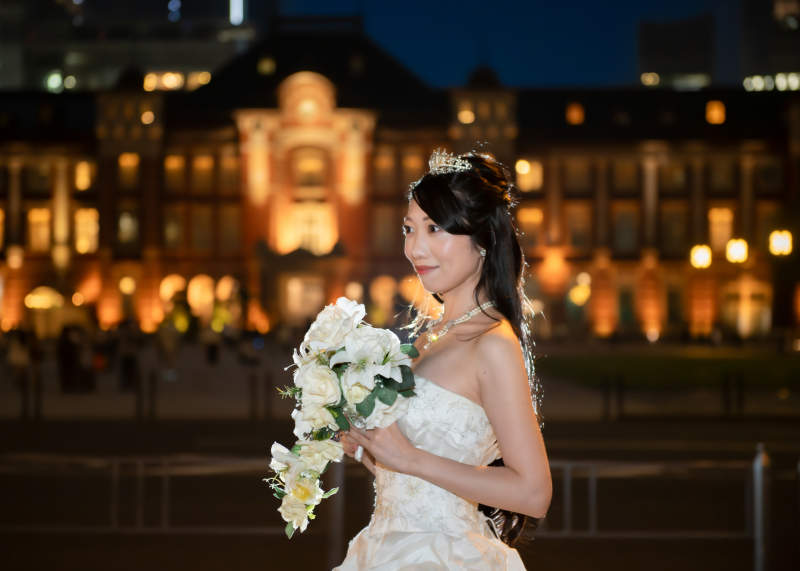 夜景に映える花嫁姿