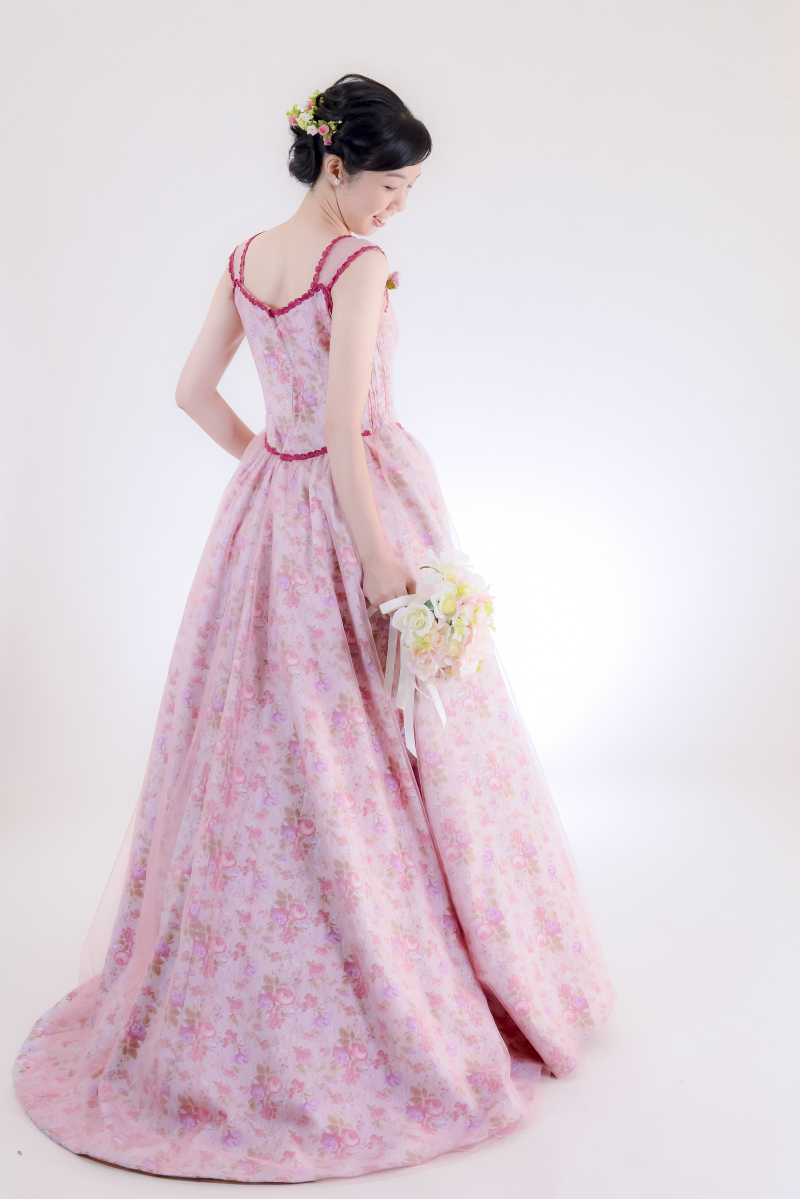 カラードレスも選べます♪