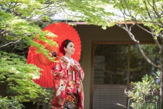 日本庭園で和の美しさ、おふたりの魅力を引き出します