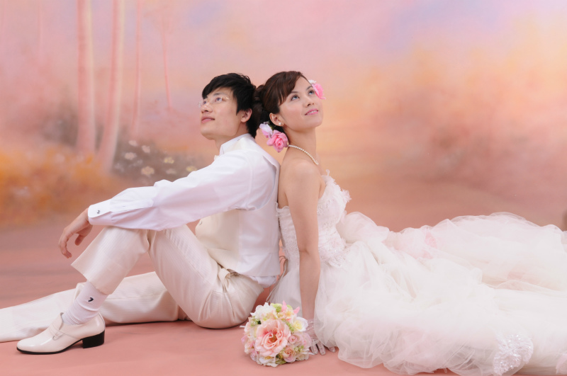 ドレスは豊富なサイズ、洋装スタジオ撮影