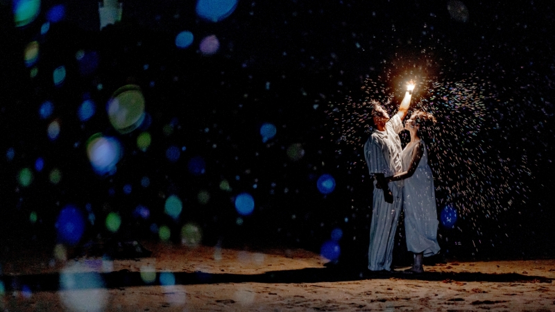 キラキラのシャボン玉とランプ