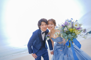 ブルーコーデで海フォトを