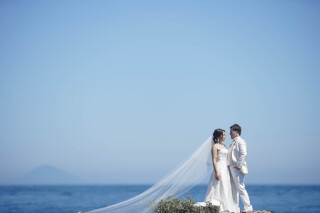海で家族と一緒にフォトウェディング！！まるで沖縄！！
