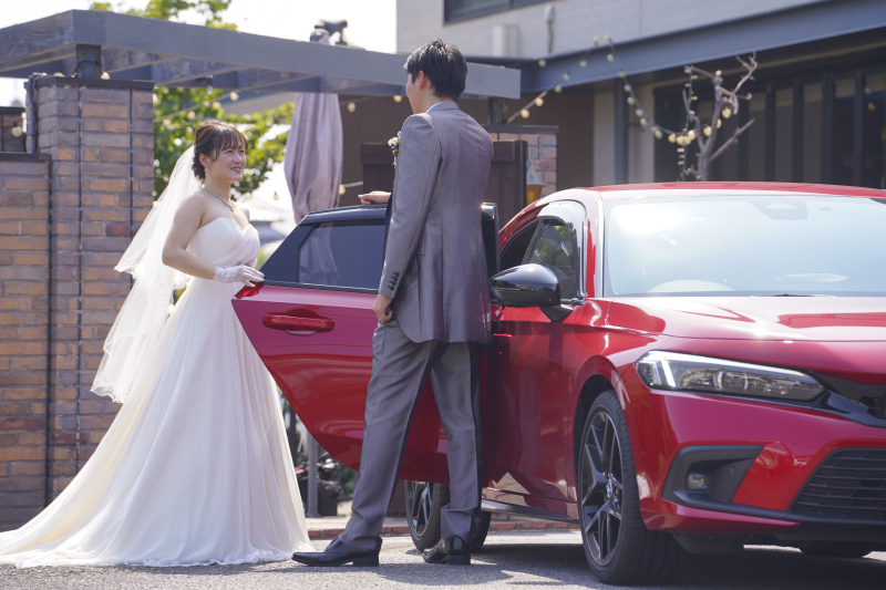 新郎様のエスコートで